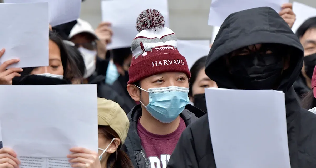 Trump contro Harvard: visti e impatto sugli studenti cinesi